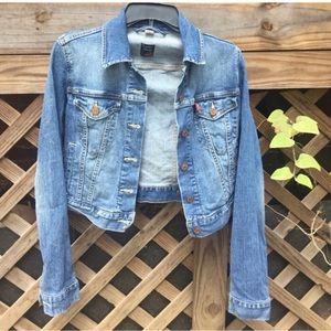 Cropped Levis denim jacket
